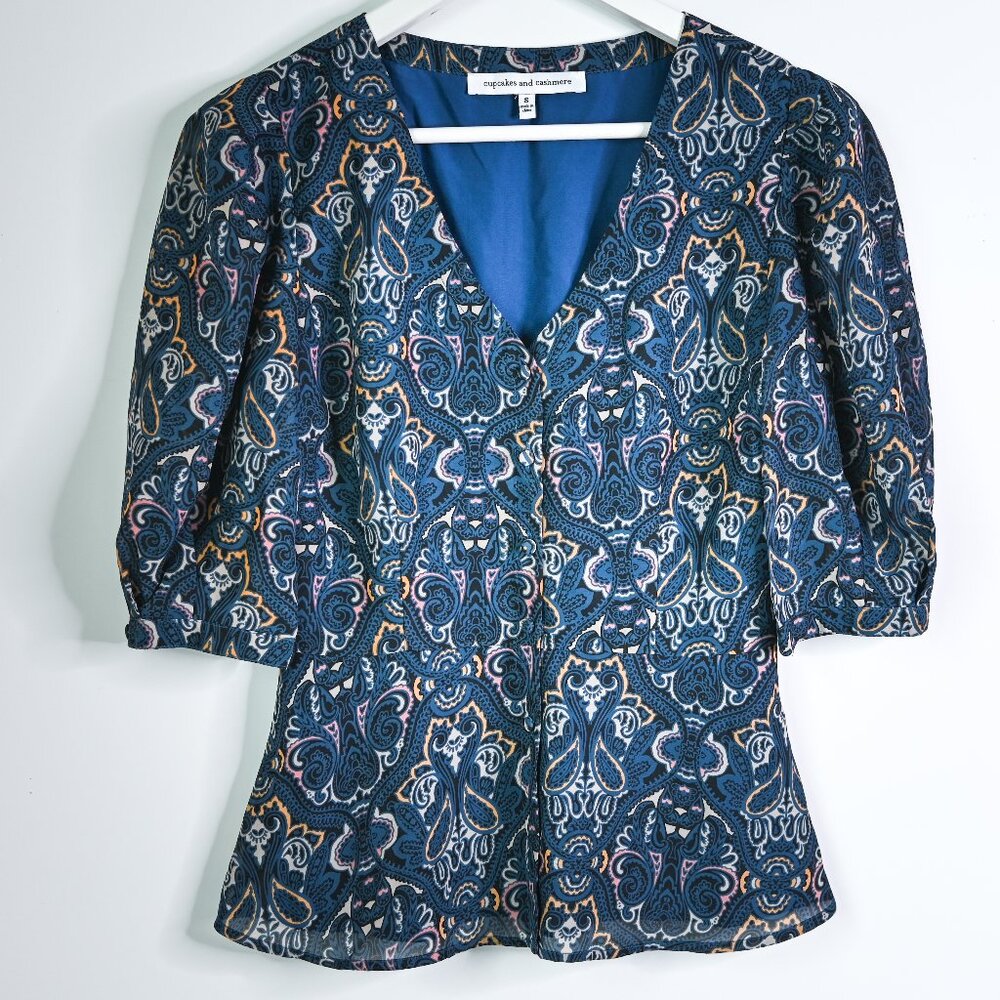 CUPCAKES AND CASHMERE Blue Paisley Short Sleeve Button Front Blouse -Size Small